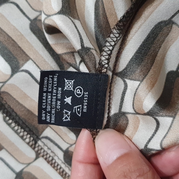 100% Silk Lafayette 148 Button down Shirt - Picture 8 of 8